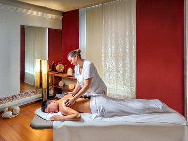 JPrerovsky_Hotel Olympia_Massage_16A7955.jpg