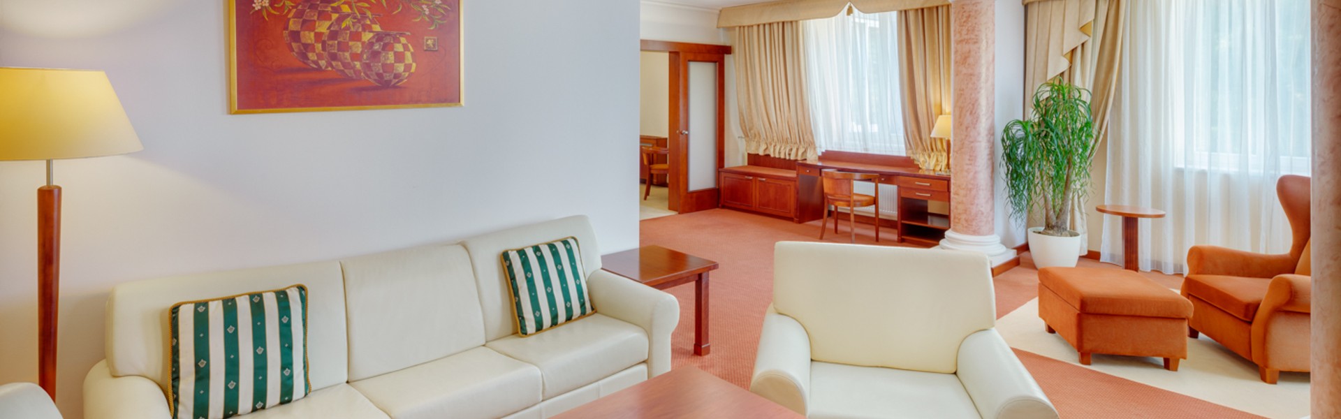 JPrerovsky_Hotel Olympia_Royal Suite 501_16A3410.jpg